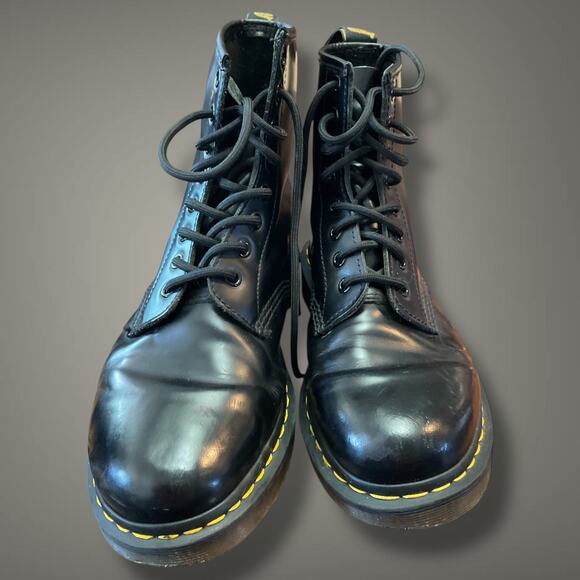 Women's Size 8 DR. MARTENS 11822 Black Leather Combat Boots Excellent Condition - Picture 2 of 13